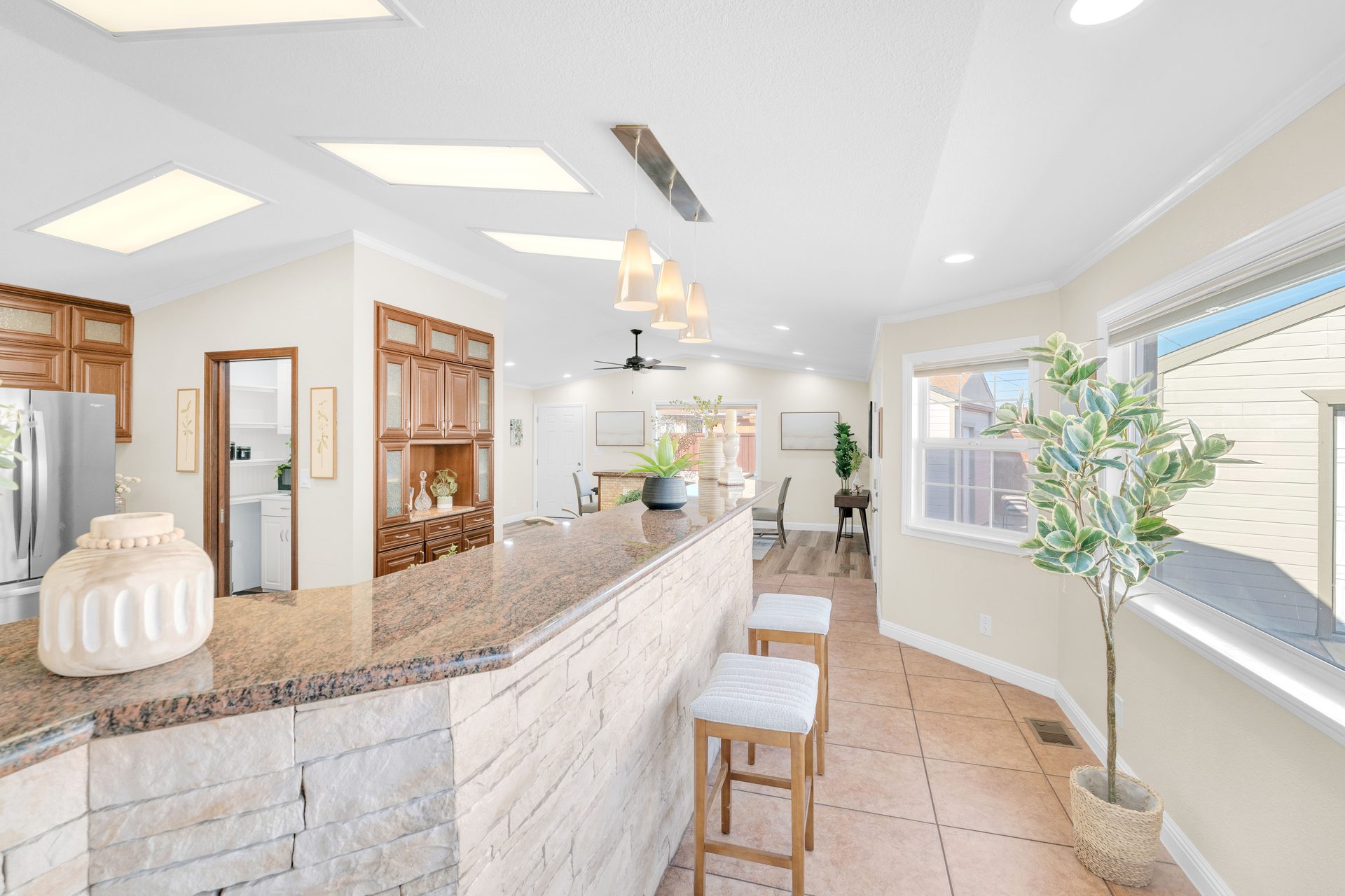 Kitchen island bar