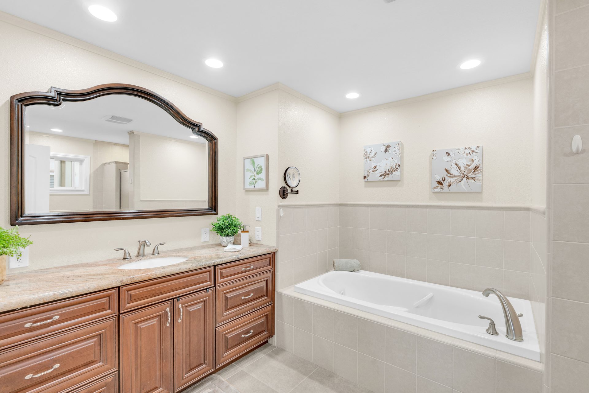 Primary en-suite