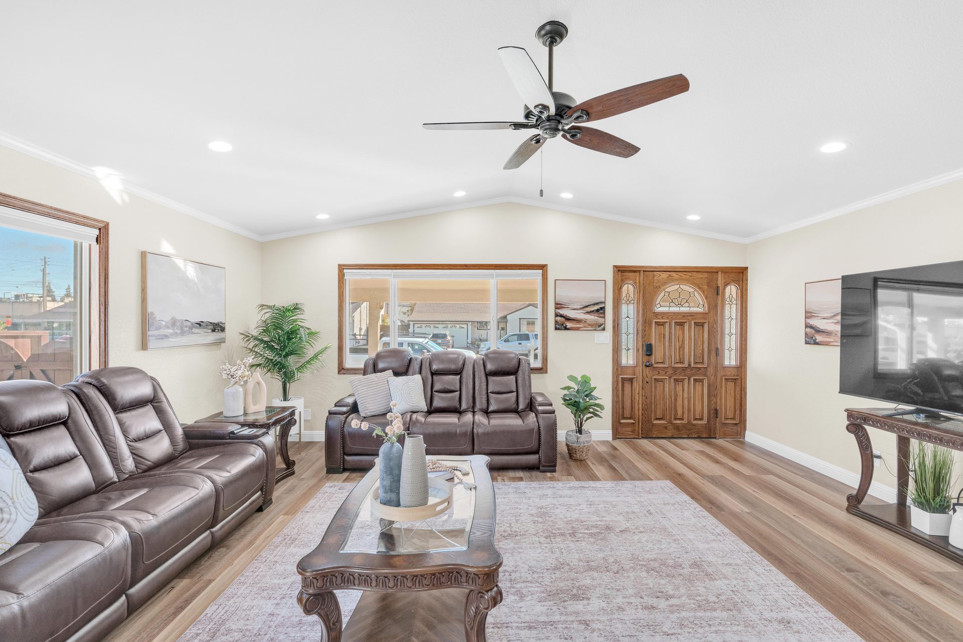 Living room vaulted ceiling