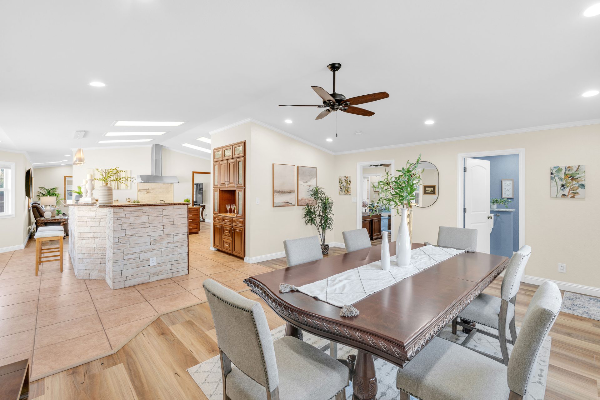 Dining to kitchen transition